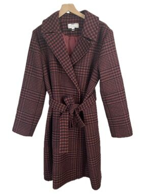 Anne Klein Vintage Burgundy and Black Houndstooth Classic Wool Belted Wrap Coat